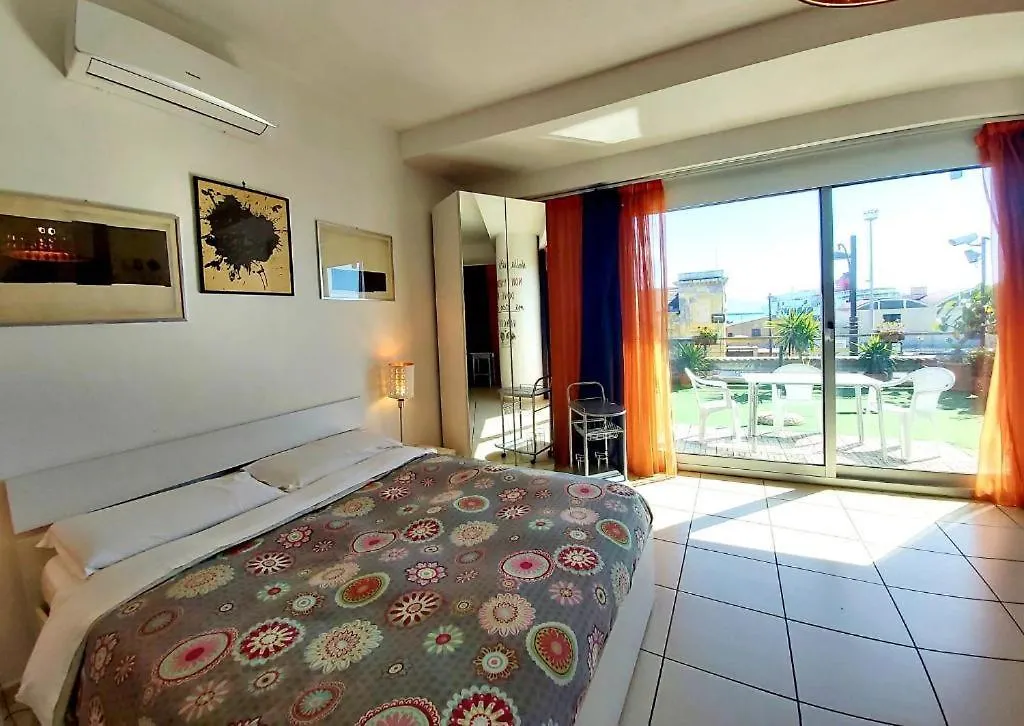 Marina Resart Rooms & Suite Неаполь